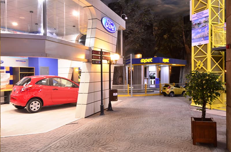 KidZania İstanbul baskı beton uygulamasının gece görünümü